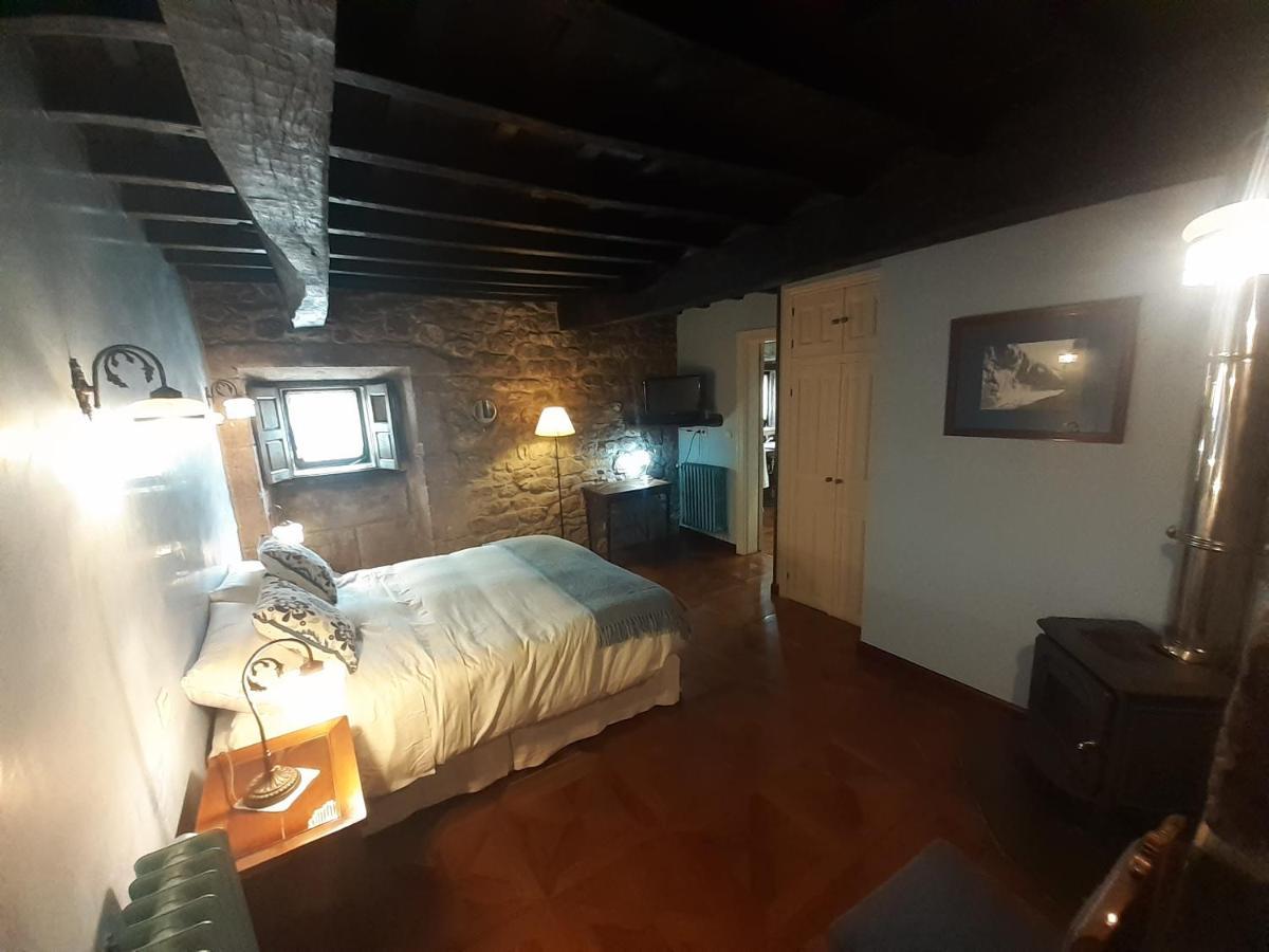 Hotel La Casona De Barrio, Alto Campoo Barrio  Exterior photo