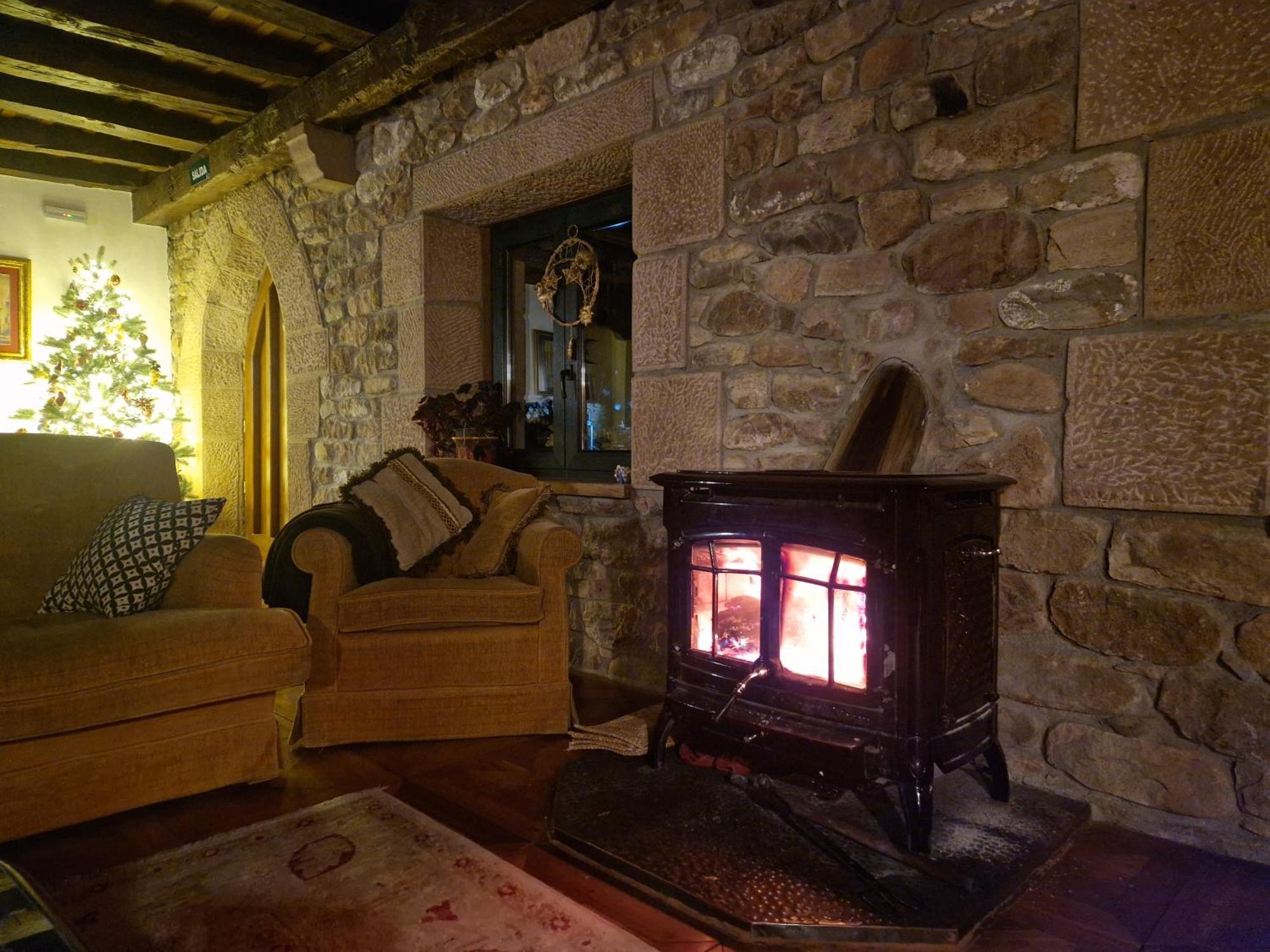Hotel La Casona De Barrio, Alto Campoo Barrio  Exterior photo